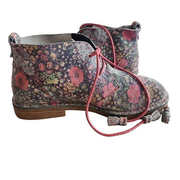 Hush Puppies Suede Women's 10 Floral Ankle Tassel Boots - Picture 1 of 6